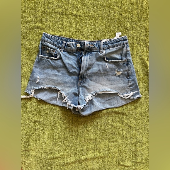Zara Ripped Denim High Rise Shorts - Picture 2 of 4